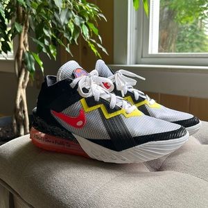 Nike Lebron Tune Squad (m 6.5, w 7.5)
